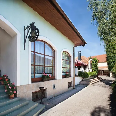Отель Hotel Napoleon Austerlitz 3*